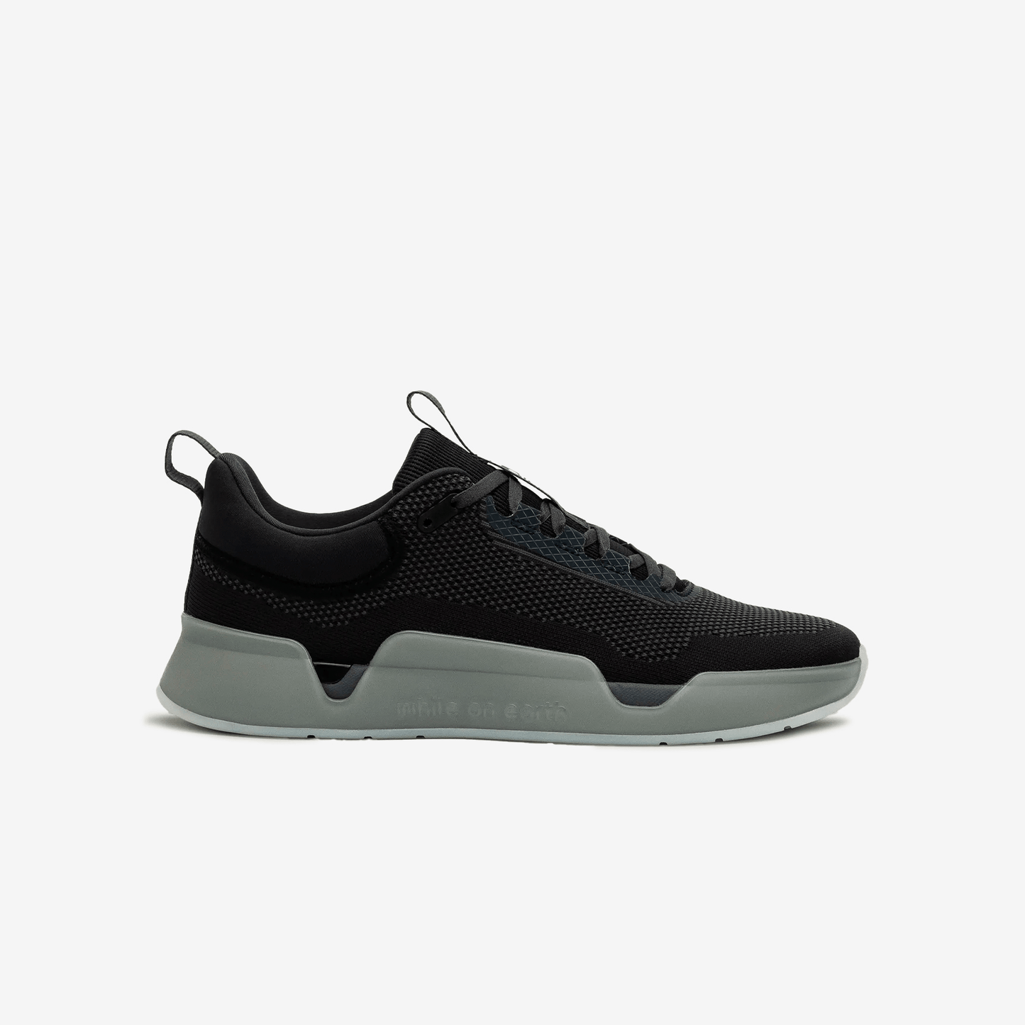 WHILE ON EARTH MOVE TRAINER FTN-black/moon