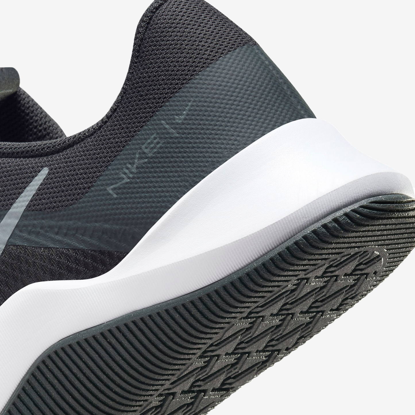 NIKE MC TRAINER 2 DM0823-011