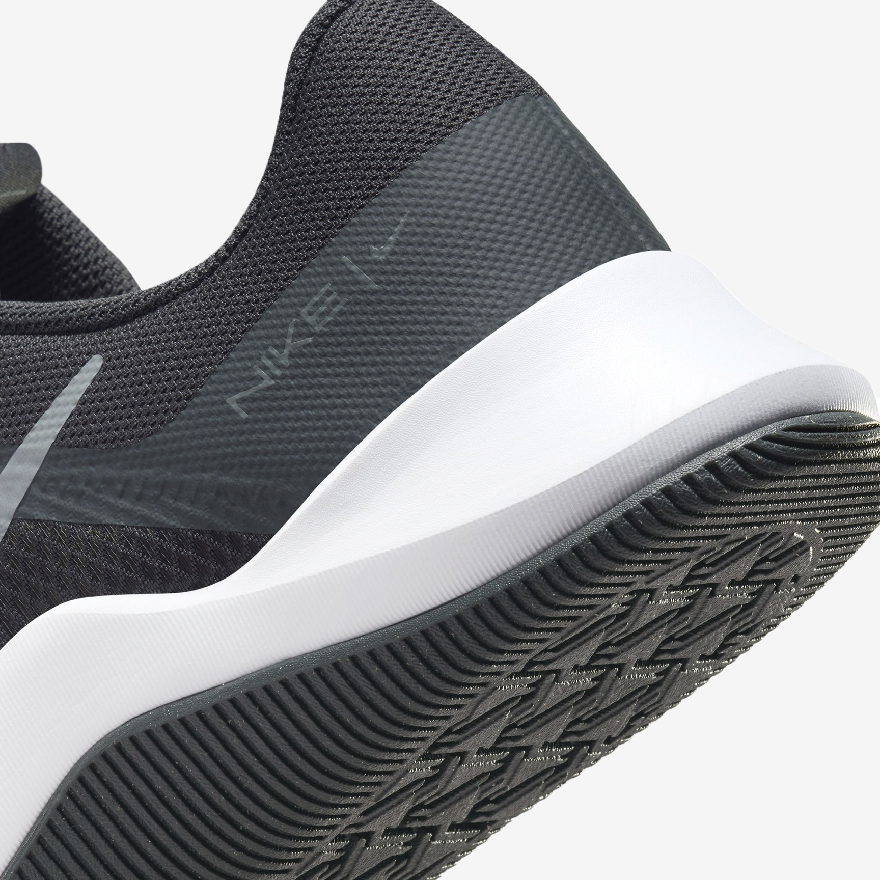 NIKE MC TRAINER 2 DM0823-011