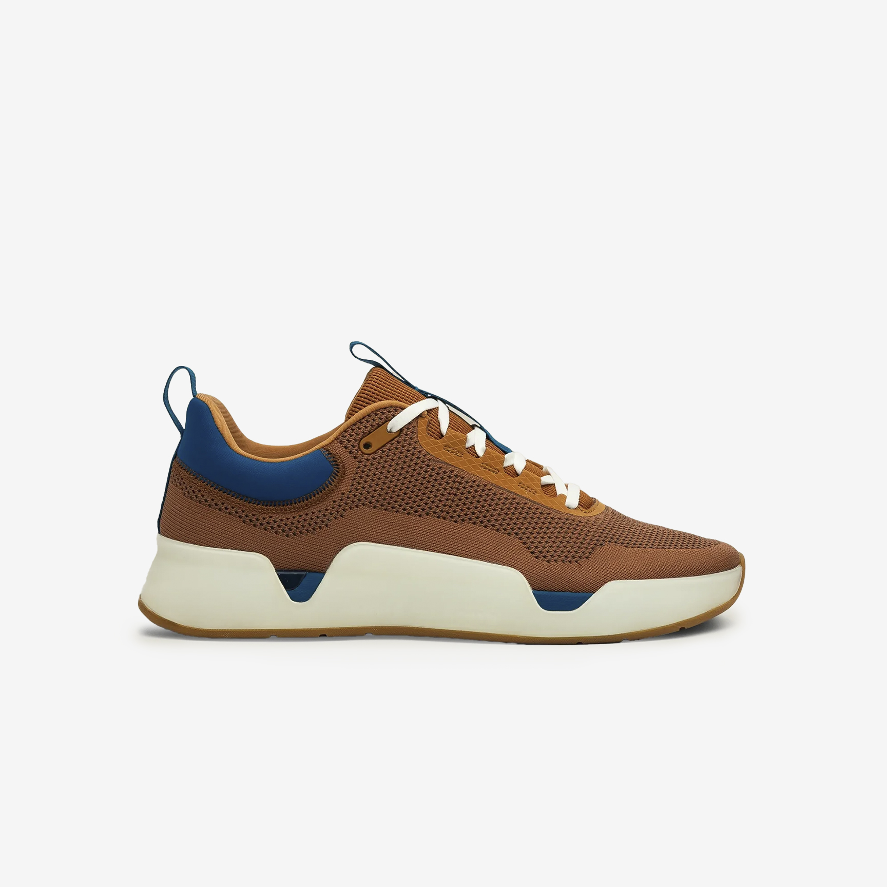 WHILE ON EARTH MOVE TRAINER 4946-Bark/Oat